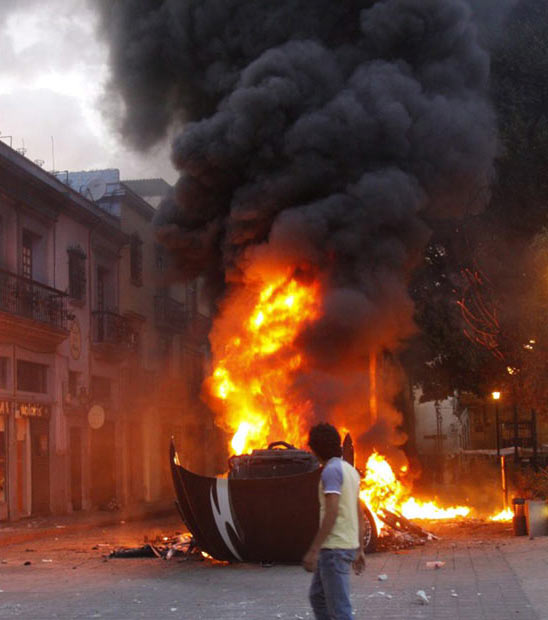 آتش زدن خودروي پليس