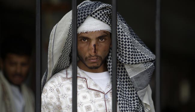 جوان يمني معترض