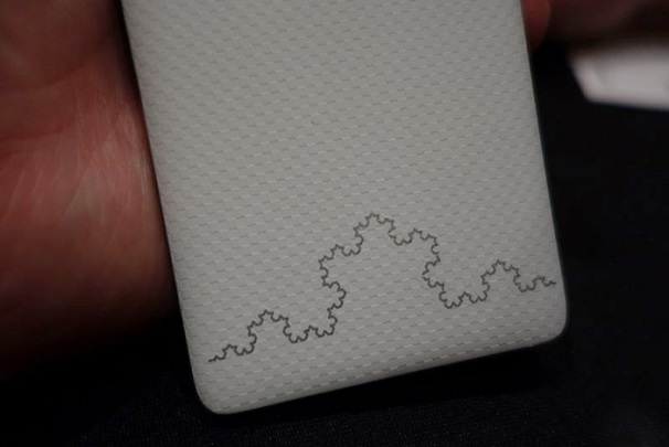 اَبَرتلفنی با حافظه‌ای تا ۳۲۰ گیگابایت