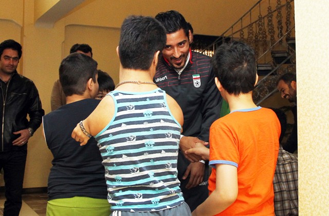 دیدار رکی روش ملی پوشان و کودکان یتیم و معلول ( عکس )