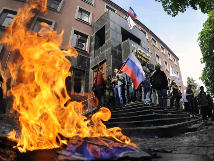 جنگ داخلی در شرق اوکراین: سرنگونی 2 بالگرد ارتش توسط جدایی طلبان / اشغال ساختمان راه آهن و توقف حرکت قطارها