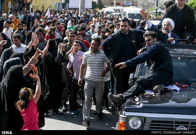 حاشیه های سفر روحانی به ایلام (عکس)