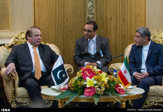 ورود نخست وزیر پاکستان به تهران (عکس)