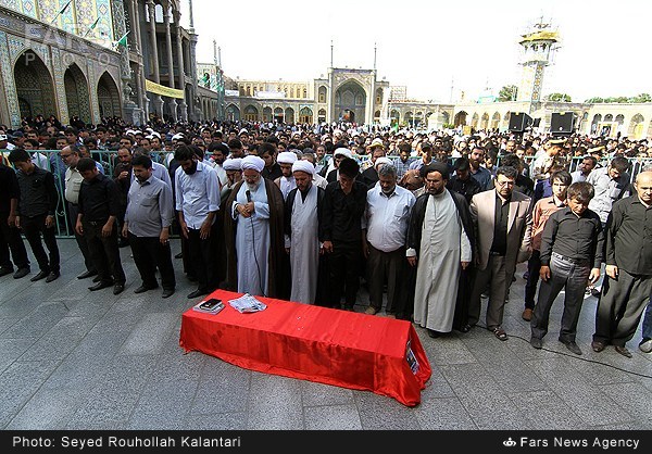 تشییع پیکر شهید مدافع حرم میرزا حسین قربانی در قم (عکس)