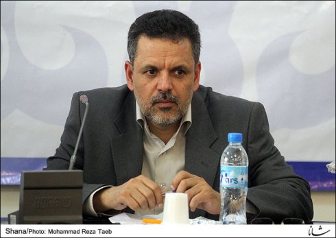 بنزین آلوده ؛‌ حملات کارشناسان، وکلا و مسوولان جدید - دفاع مقامات سابق / مجازات احتمالی عاملان توزیع بنزین پتروشیمی چیست؟