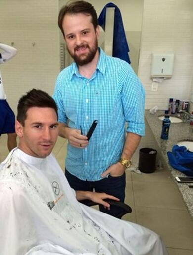 مسی در آرایشگاه قبل از دیدار با تیم ملی ایران (+عکس)