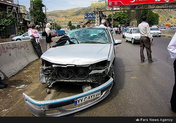 تصادف تریلر با 12 خودروی سواری (+عکس)