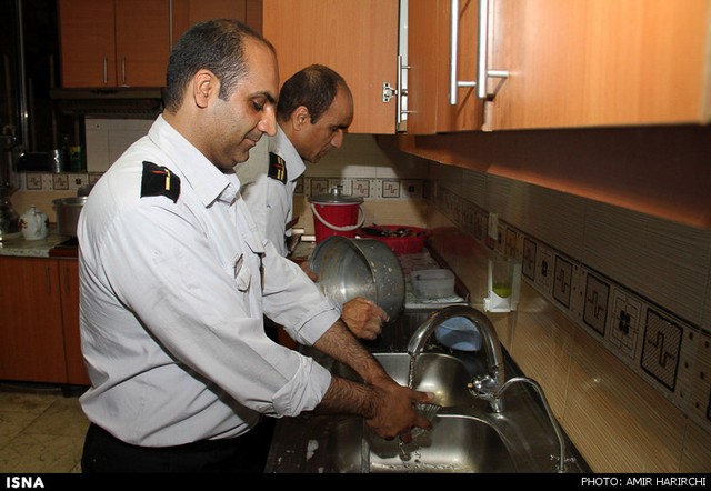 با آتشنشانان در ماه مبارک رمضان - مشهد (عکس)