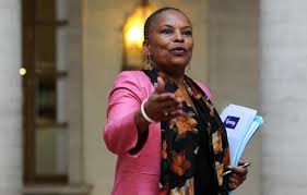 9 ماه زندان و جریمه چون به وزیر رنگین پوست گفت میمون