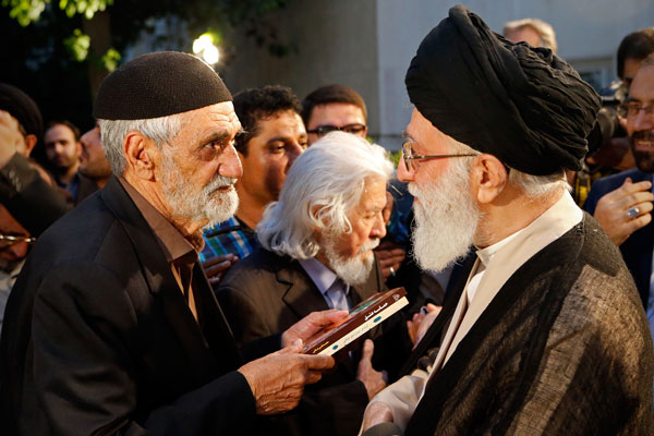 گزارشی از متن و حاشیه دیدار شعرا با رهبر انقلاب گزارشی از متن و حاشیه دیدار شعرا با رهبر انقلاب