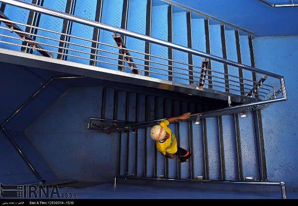 رکورد شکنی ورزشکار مسجد سلیمانی با حمل توپ (عکس)