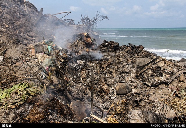 دپوی زباله‌ها در ساحل مازندران (عکس)