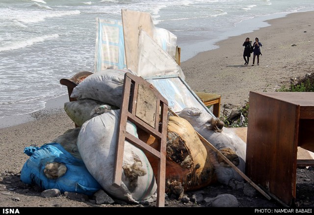 دپوی زباله‌ها در ساحل مازندران (عکس)