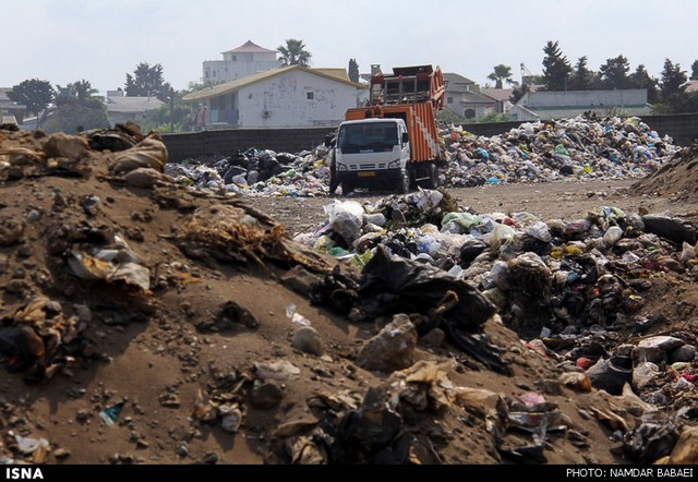 دپوی زباله‌ها در ساحل مازندران (عکس)