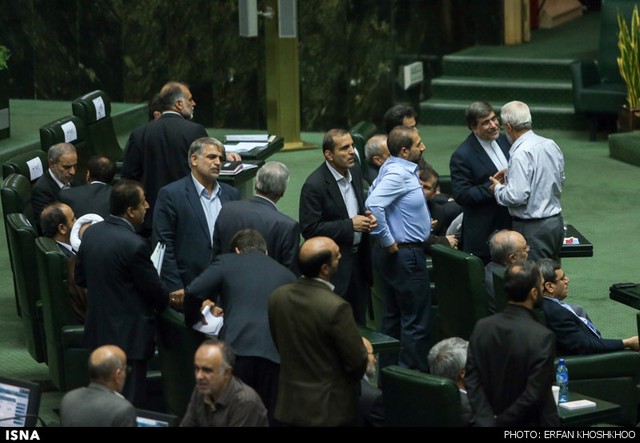 حاشیه هایی از جلسه استیضاح وزیر علوم (عکس)
