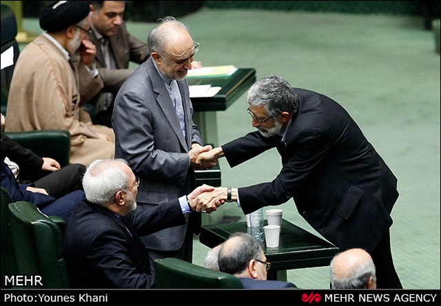 حاشیه هایی از جلسه استیضاح وزیر علوم (عکس)