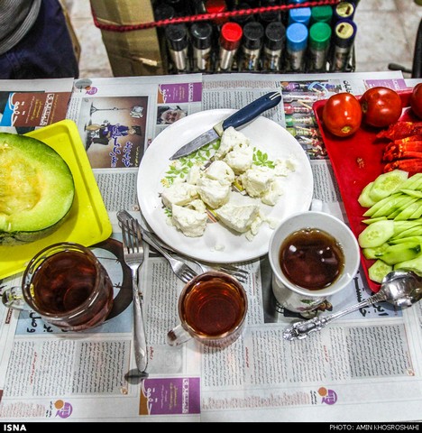 به سادگی افطار ، به برکت رمضان (عکس)