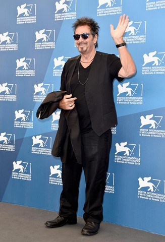 آل‌پاچینو روی فرش قرمز ونیز (عکس)