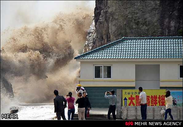 توفان در چین و ژاپن (عکس)