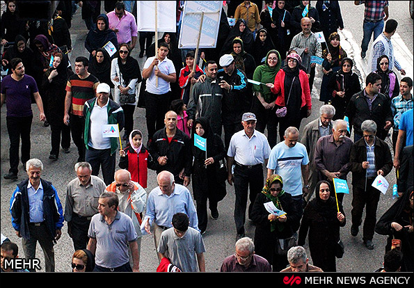 همایش پیاده روی خانوادگی در آمل (عکس)