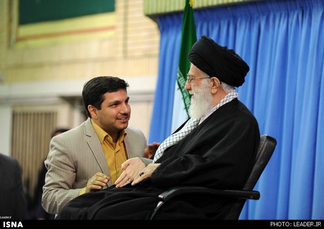 دیدار نخبگان با رهبری (عکس)