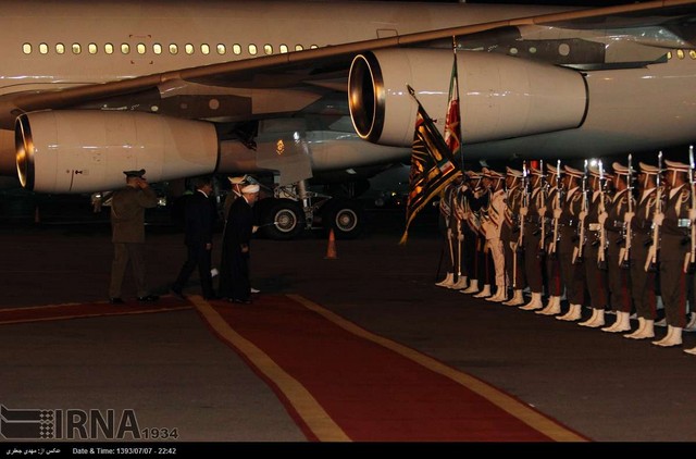 بازگشت روحانی به تهران (عکس)