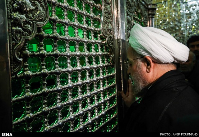 عزاداری عاشورا با حضور روحانی (عکس)