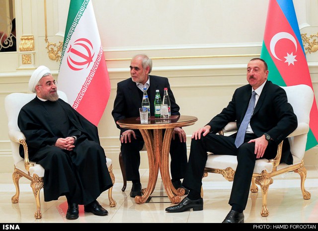 سفر رییس جمهور به باکو (عکس)