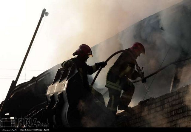 آتش سوزی انبار کالاهای چوبی - مشهد (عکس)