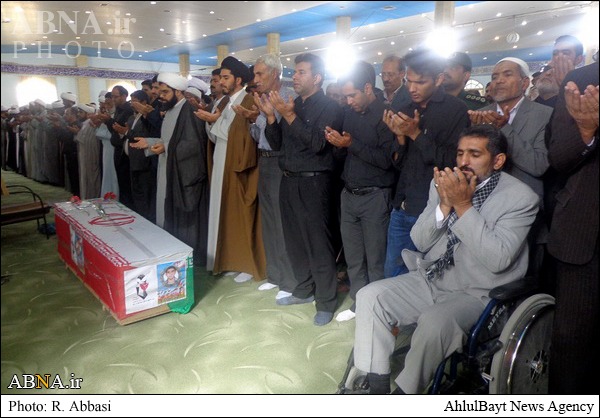 تشییع پیکر معلم شهید در زابل (عکس)