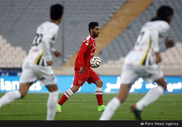 سوشاپنالتی زد، پرسپولیس صعودکرد(+عکس)