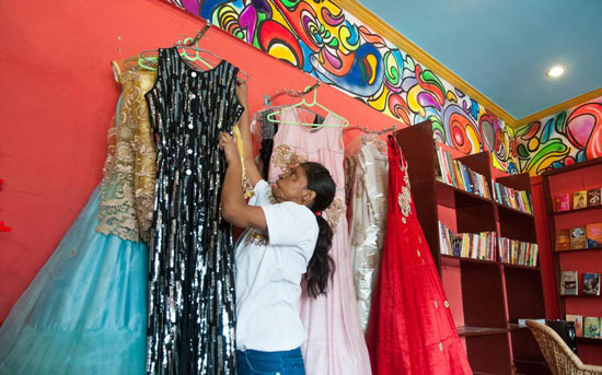 کافه قربانیان اسیدپاشی در هند (+عکس)