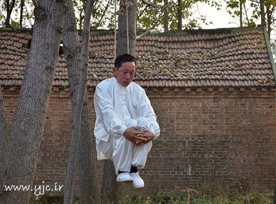 مردی که هر روز خودش را دار می زند (+عکس)