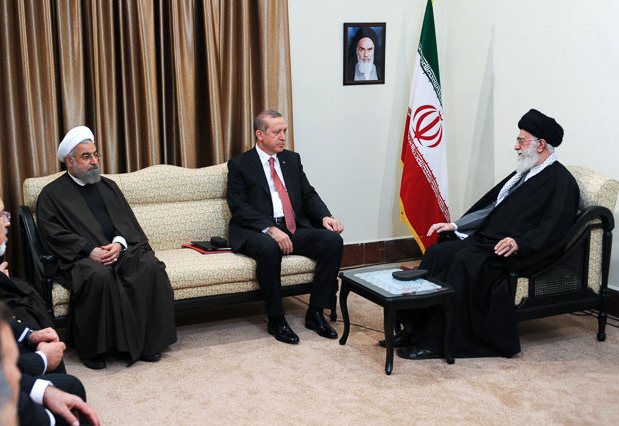 سوال رهبر انقلاب از اردوغان:چه کسانی داعش را پشتیبانی مالی و تسلیحاتی می کنند؟/ اردوغان: داعش را مسلمان نمی دانم
