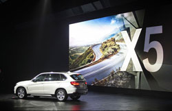 دفاع بی ام و از برترین برند لوکس جهان