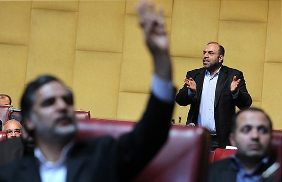 ندیمی: حذف افراطی‌ها زمینه ساز حضور لاریجانی در سازوکار وحدت می‌شود/ مدیریت پشت صحنه باهنر کمک زیادی به اصول‌گرایان می‌کند