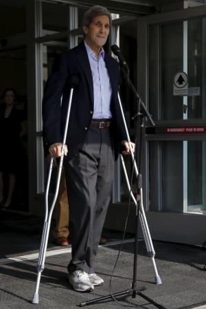 جان کری بعد از خروج از بیمارستان (عکس)