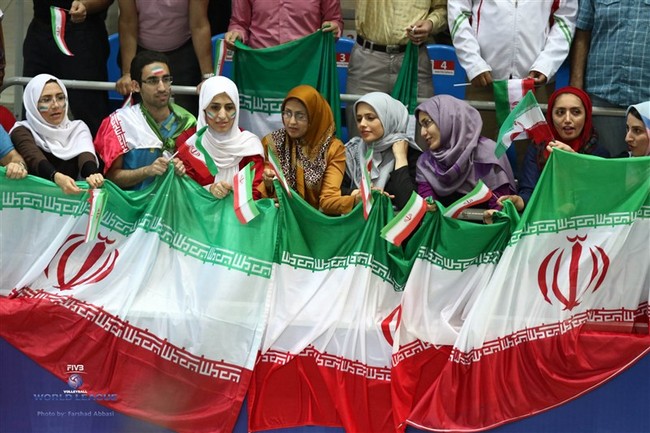 تماشاگران ایرانی و روس در سالن برگزاری مسابقه (گزارش تصویری)