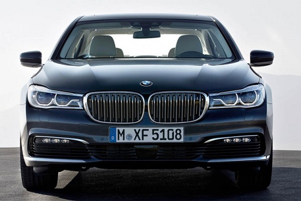 مقایسه‌ای پهلو به پهلو بین دو نسل از سری 7 ب‌ام‌و