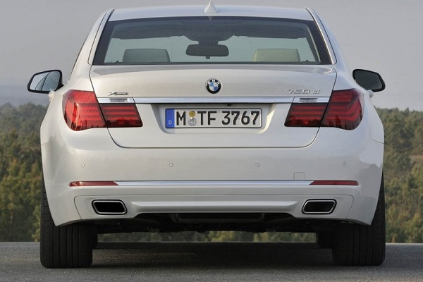 مقایسه‌ای پهلو به پهلو بین دو نسل از سری 7 ب‌ام‌و