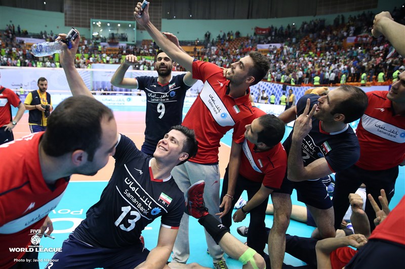 بازار داغ سلفی والیبالیست ها بعد از بازی(عکس)