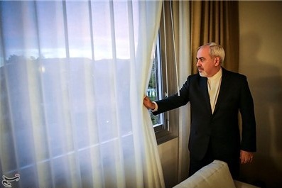 لطفا قبای ریاست جمهوری را برای ظریف ندوزید لطفا قبای ریاست جمهوری را برای ظریف ندوزید