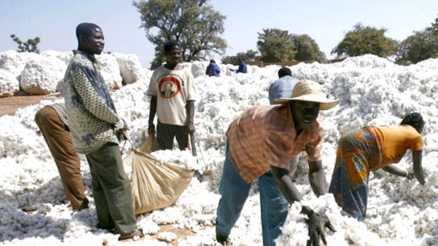 نظامیان بورکینافاسو رئیس جمهوری و نخست وزیر دولت انتقالی را ربودند نظامیان بورکینافاسو رئیس جمهوری و نخست وزیر دولت انتقالی را ربودند