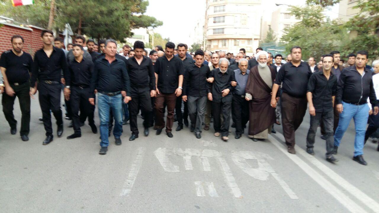 علی کریمی در مراسم ختم مادرمحمدبنا(+گزارش تصویری)