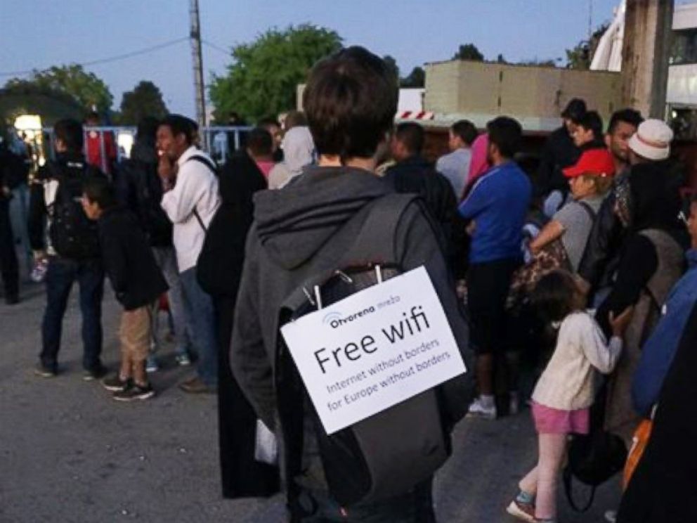 اینترنت رایگان برای پناهجویان اروپا (عکس)