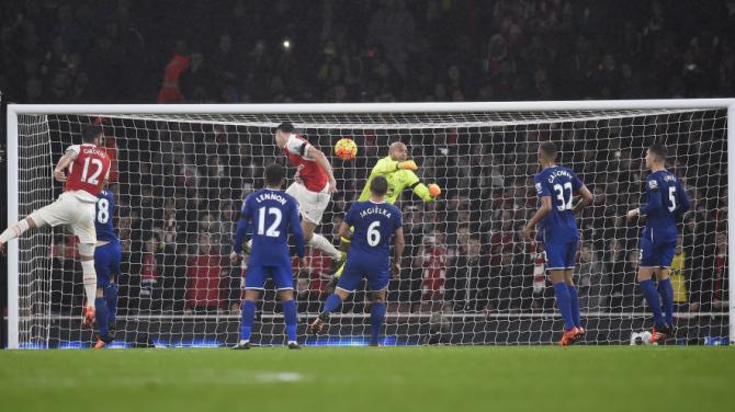 آغاز هفته دهم لیگ برتر انگلیس / شکست مجدد چلسی ، پیروزی و صدرنشینی آرسنال(+جدول/عکس)