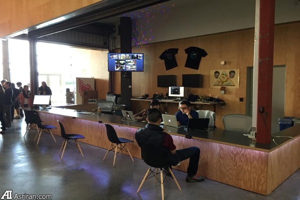 در پشت صحنه فیسبوک