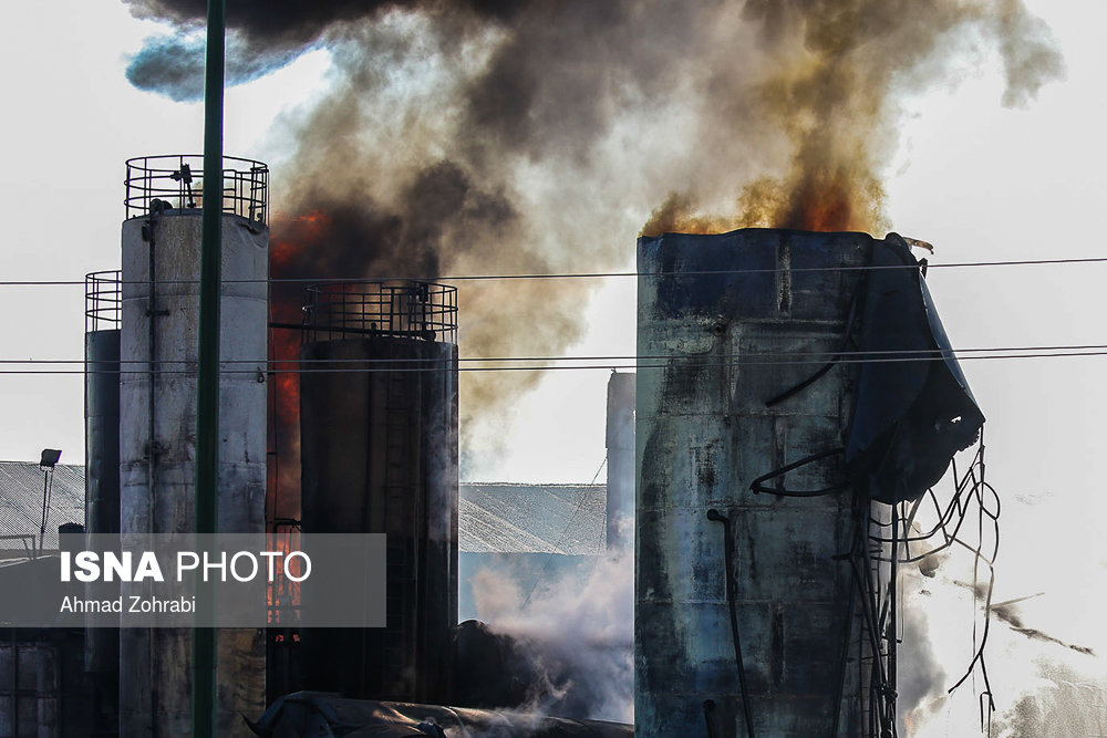 آتش سوزی در کارخانه میعانات نفتی در قم (+عکس)