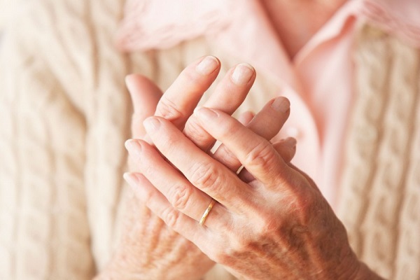 آیا باید مادر طبیعی را برای درد مفاصل خود سرزنش کنیم؟