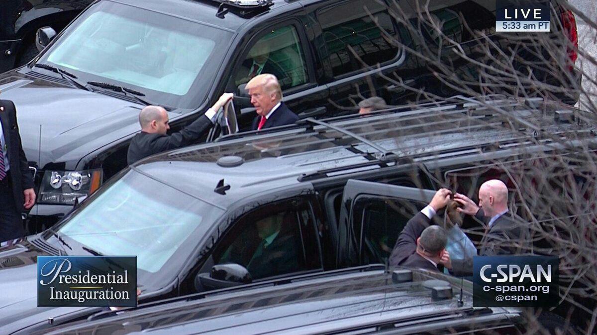 تحلیف ترامپ: ترامپ و همسرش با استقبال اوباما و میشل به کاخ سفید رفتند/ کنگره در انتظار تحلیف / تظاهرات مخالفان در واشنگتن و پاریس